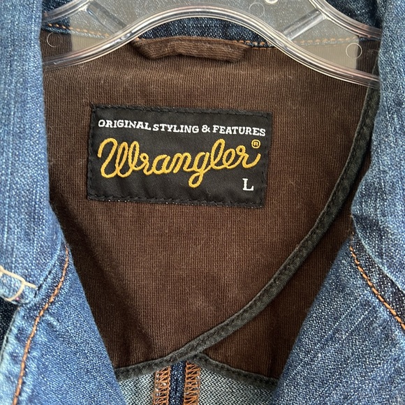 Wrangler Denim Jacket with Brown Corduroy Pocket Trim - Picture 2 of 12
